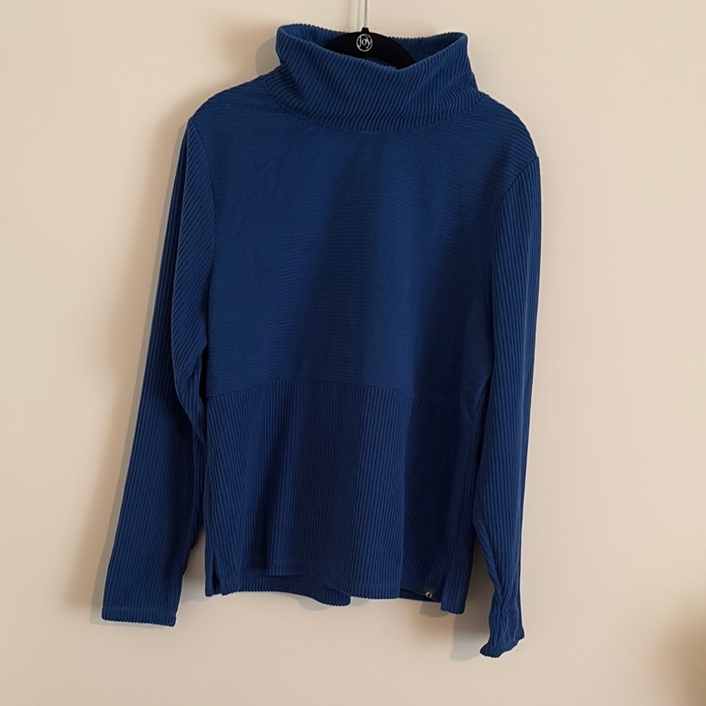 Women's Blue pullover
